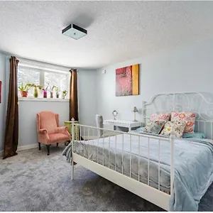  Guest house Elegant Garden Suite&2mins Bus Station Close Lrt& Free Parking